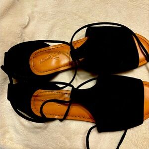 Strap tie black sandals😻